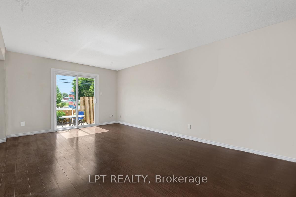 Photo 5 of Unit 1, 3501 Aladdin Lane, Ottawa, Blossom Park/Kemp Park/Findlay Creek — HOMEH