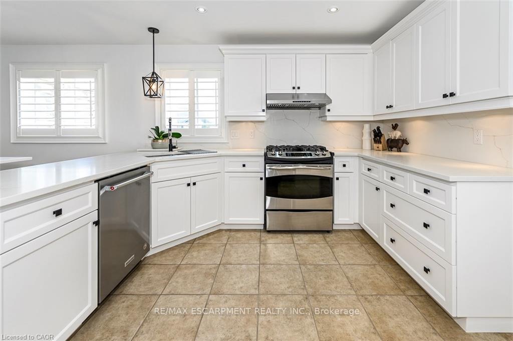 Photo 8 of 27 Carver Drive, Hamilton, Binbrook — HOMEH