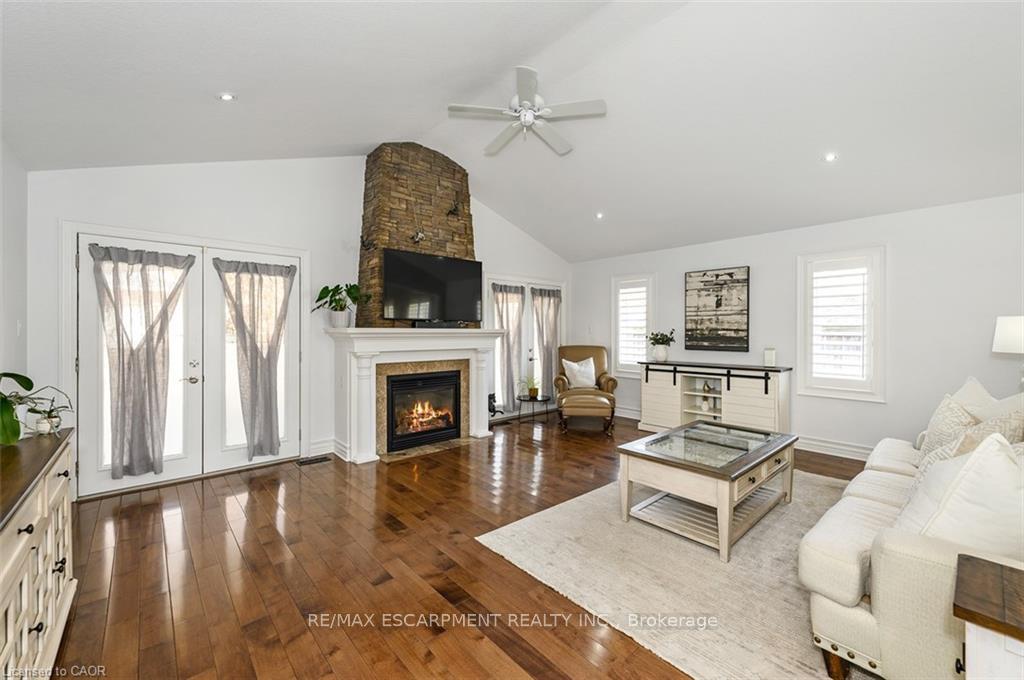 Photo 12 of 27 Carver Drive, Hamilton, Binbrook — HOMEH