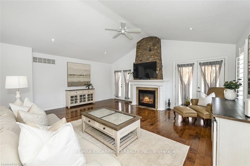 Photo 13 of 27 Carver Drive, Hamilton, Binbrook — HOMEH