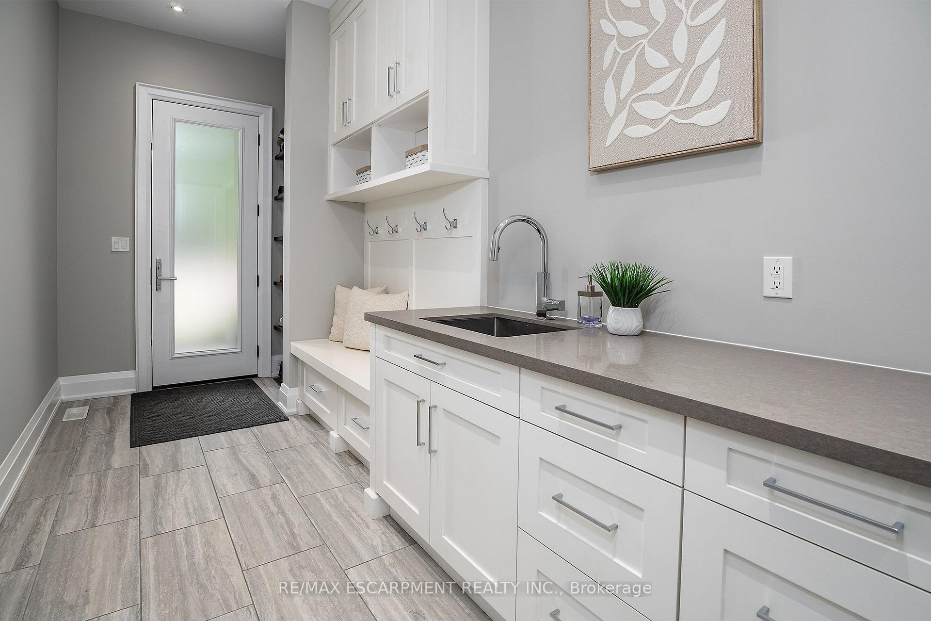Photo 5 of 71 Lloyminn Avenue, Hamilton, Ancaster — HOMEH