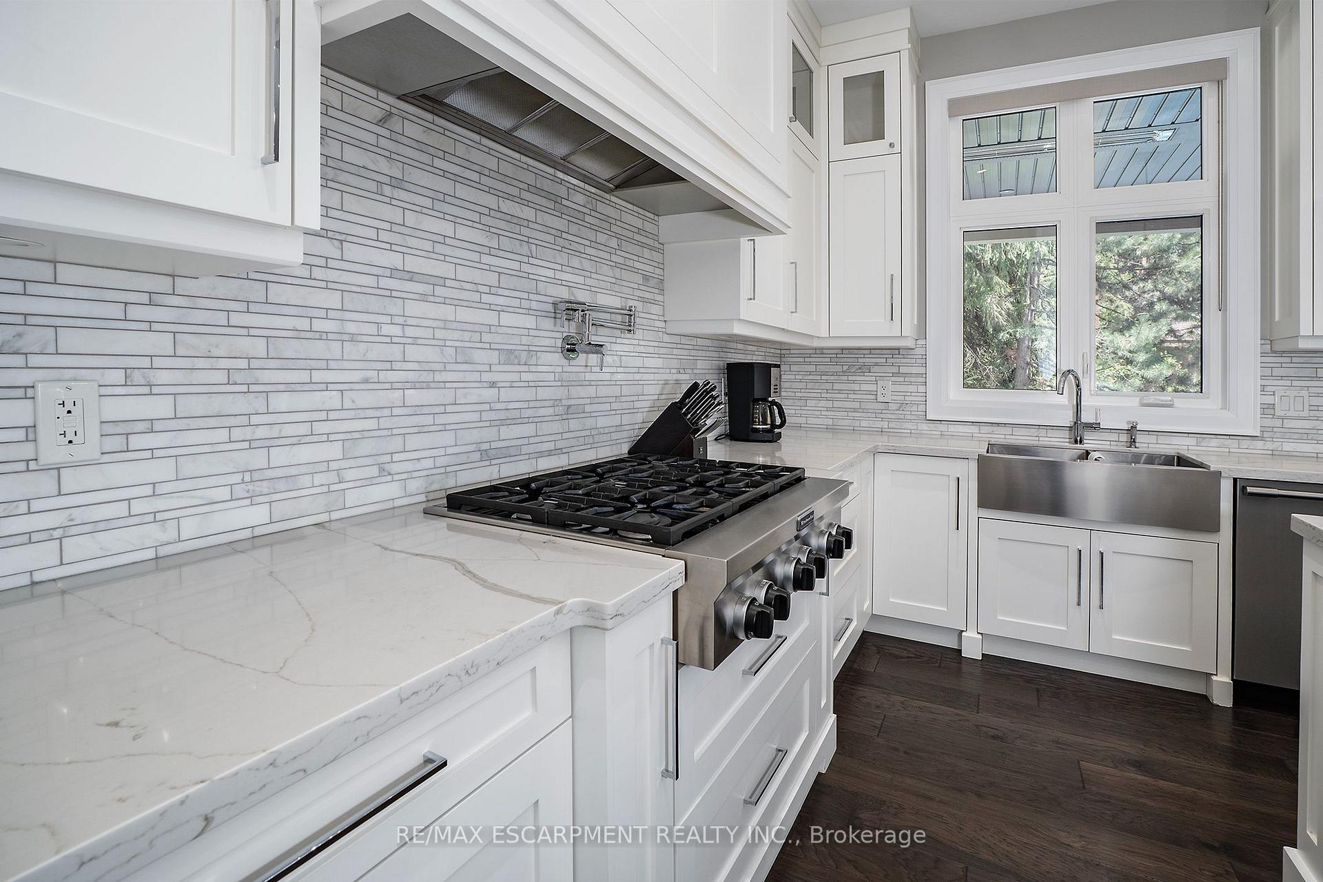 Photo 10 of 71 Lloyminn Avenue, Hamilton, Ancaster — HOMEH