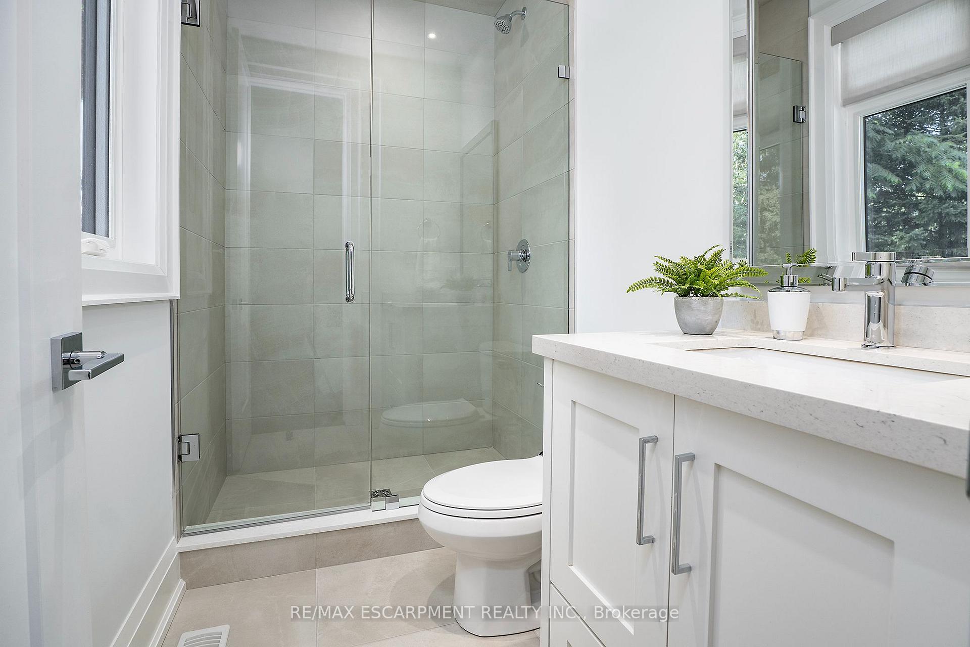 Photo 23 of 71 Lloyminn Avenue, Hamilton, Ancaster — HOMEH