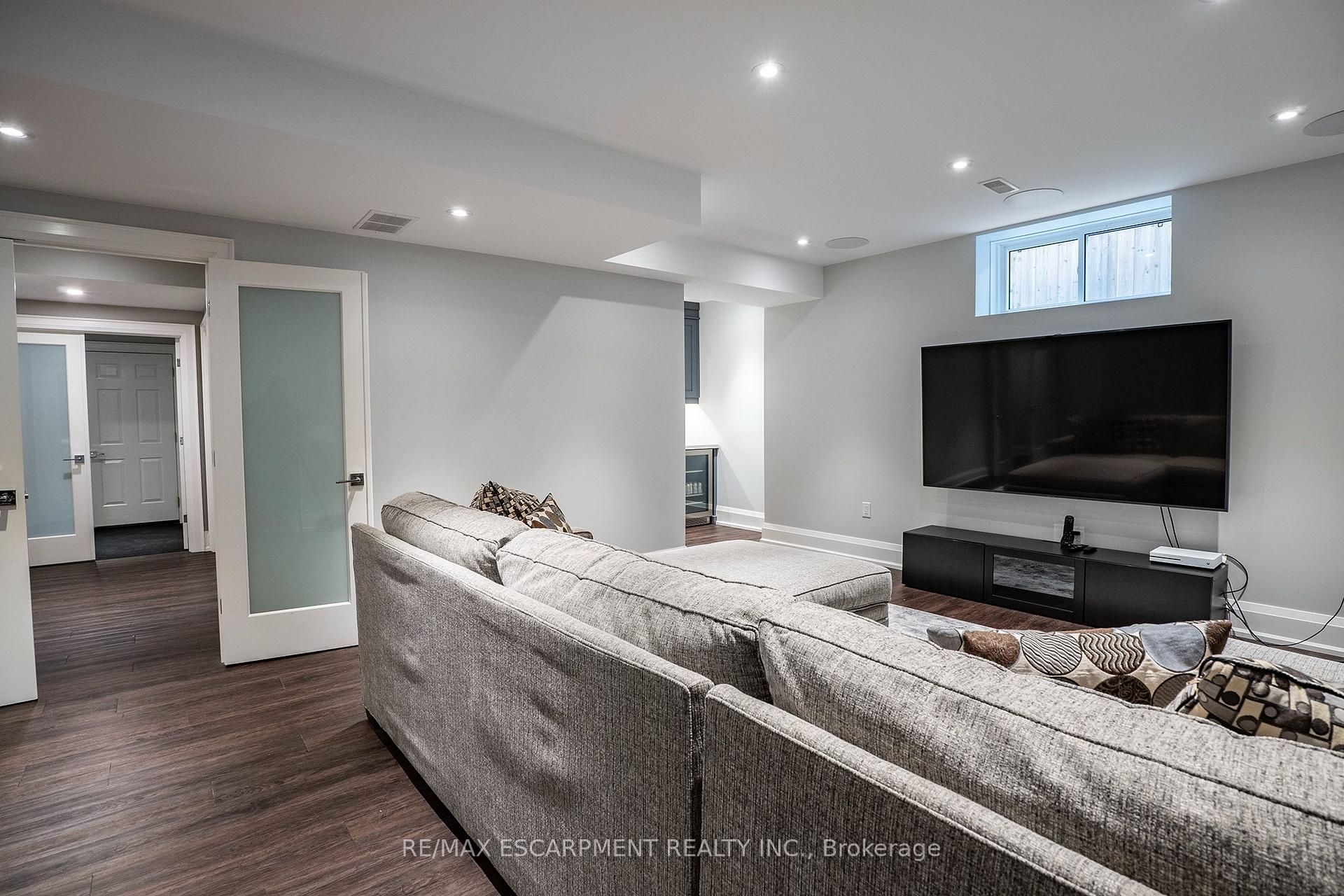 Photo 26 of 71 Lloyminn Avenue, Hamilton, Ancaster — HOMEH