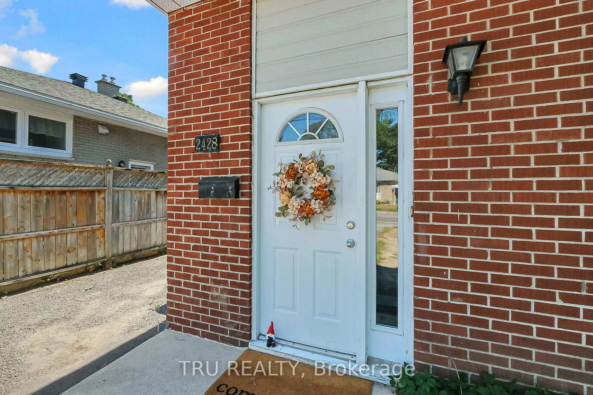 Photo 2 of Unit A, 2428 Iris Street, Ottawa, Parkway Park — HOMEH