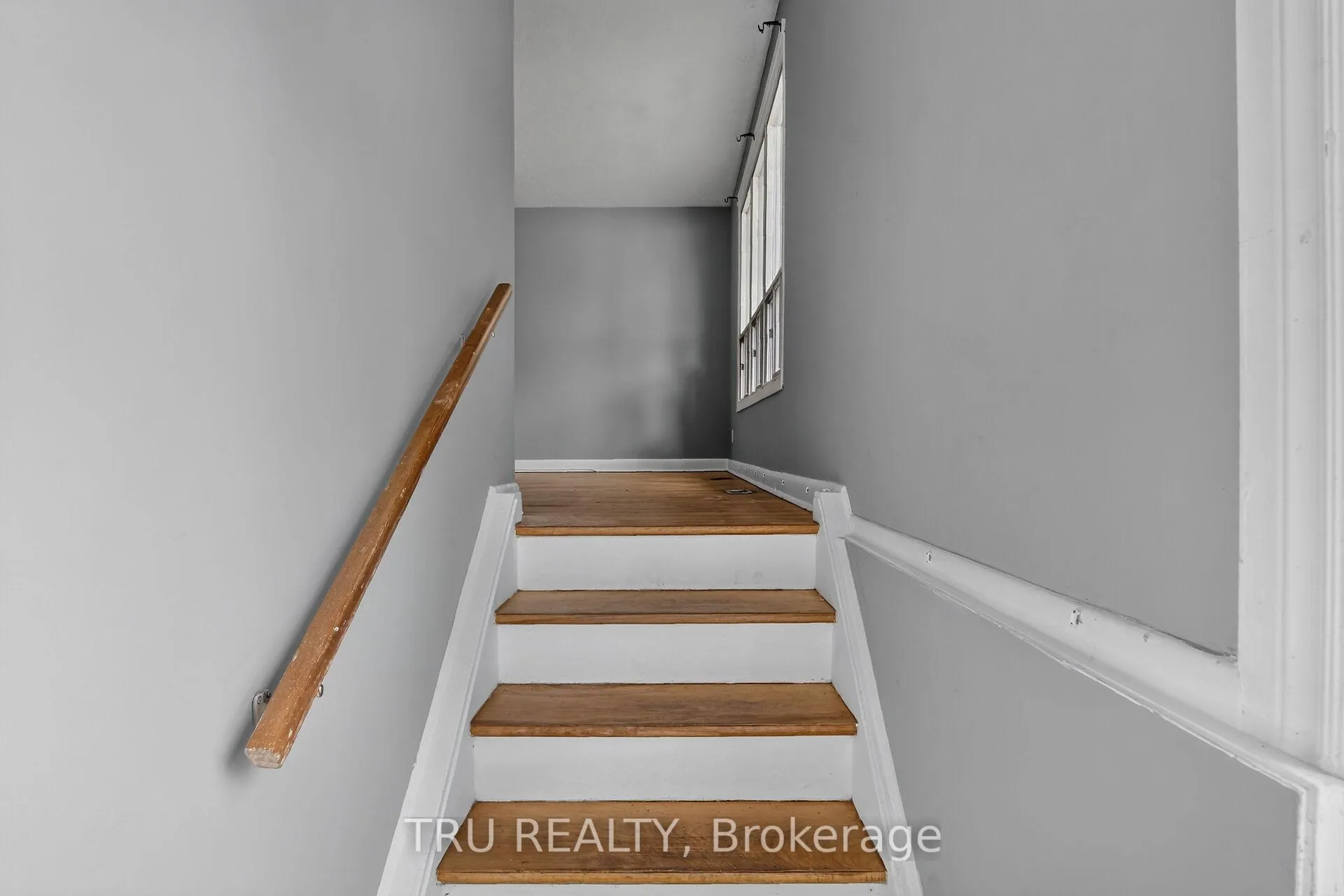 Photo 3 of Unit A, 2428 Iris Street, Ottawa, Parkway Park — HOMEH