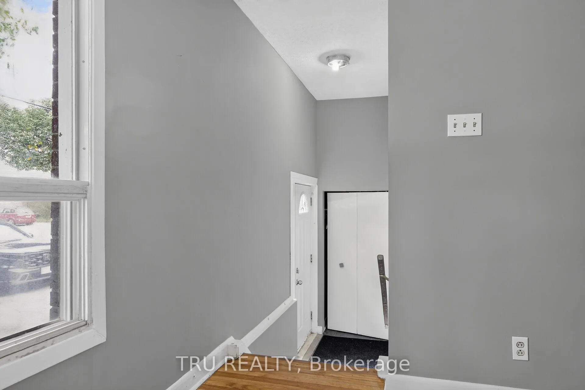 Photo 4 of Unit A, 2428 Iris Street, Ottawa, Parkway Park — HOMEH