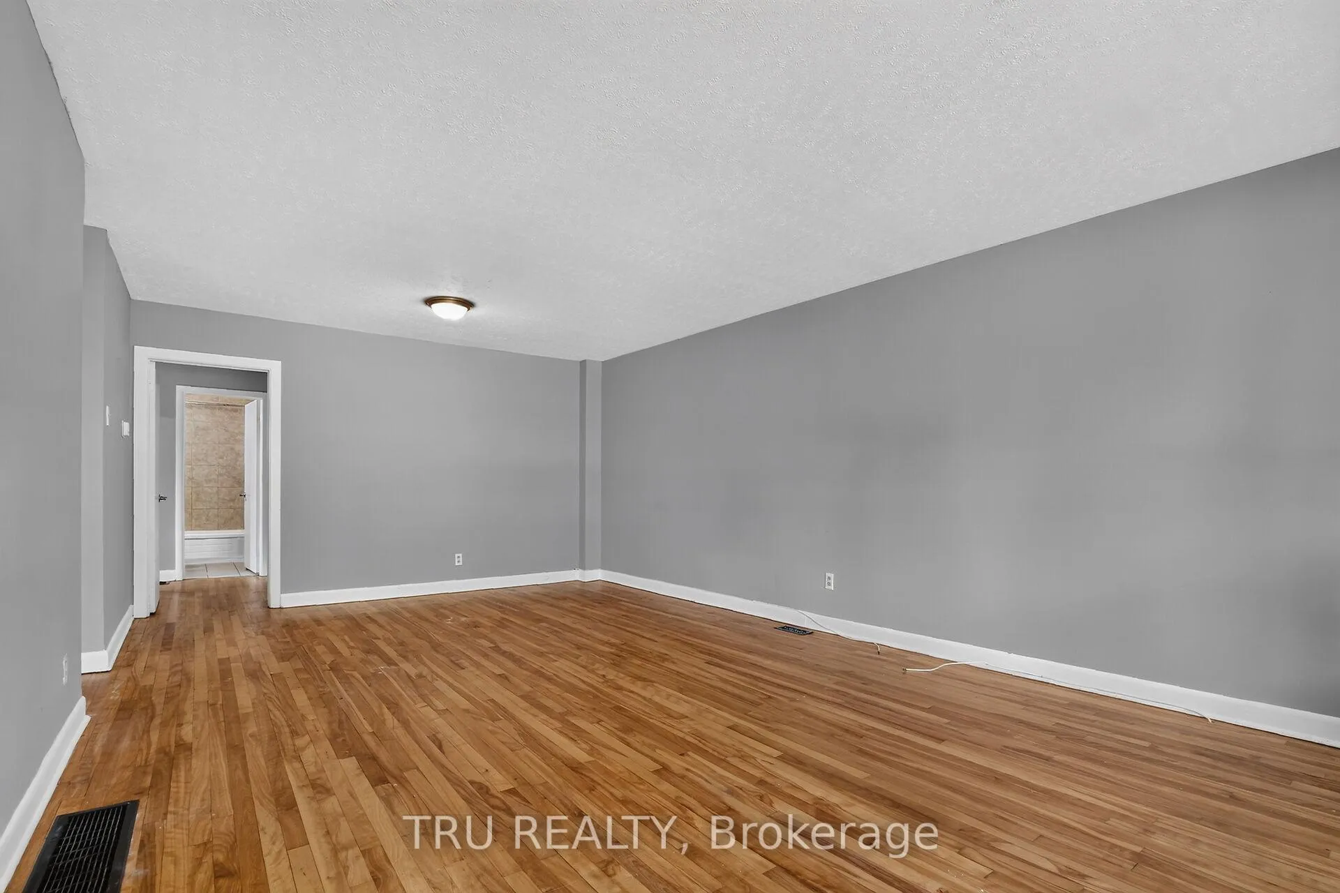 Photo 5 of Unit A, 2428 Iris Street, Ottawa, Parkway Park — HOMEH
