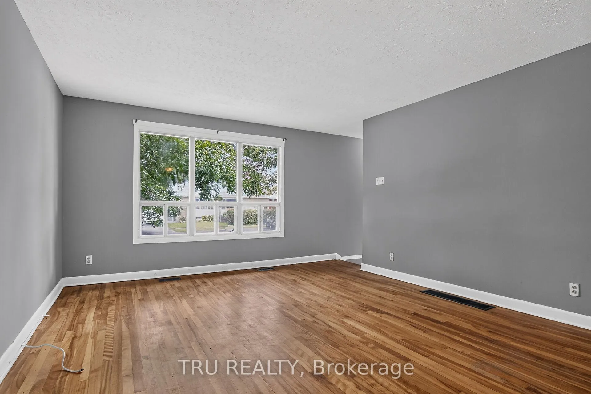 Photo 7 of Unit A, 2428 Iris Street, Ottawa, Parkway Park — HOMEH