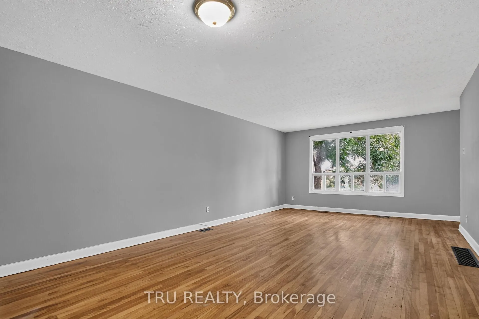 Photo 11 of Unit A, 2428 Iris Street, Ottawa, Parkway Park — HOMEH
