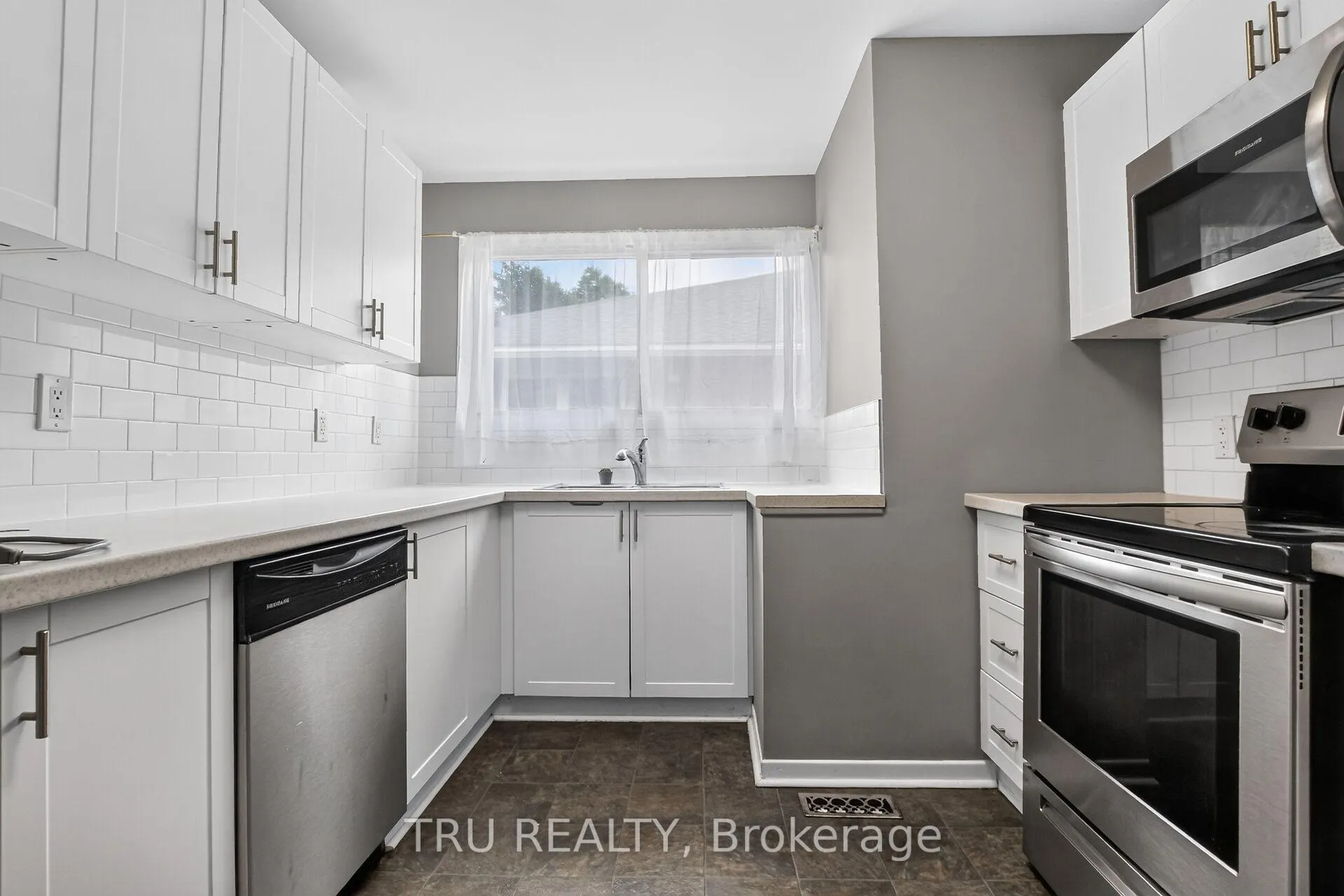 Photo 14 of Unit A, 2428 Iris Street, Ottawa, Parkway Park — HOMEH