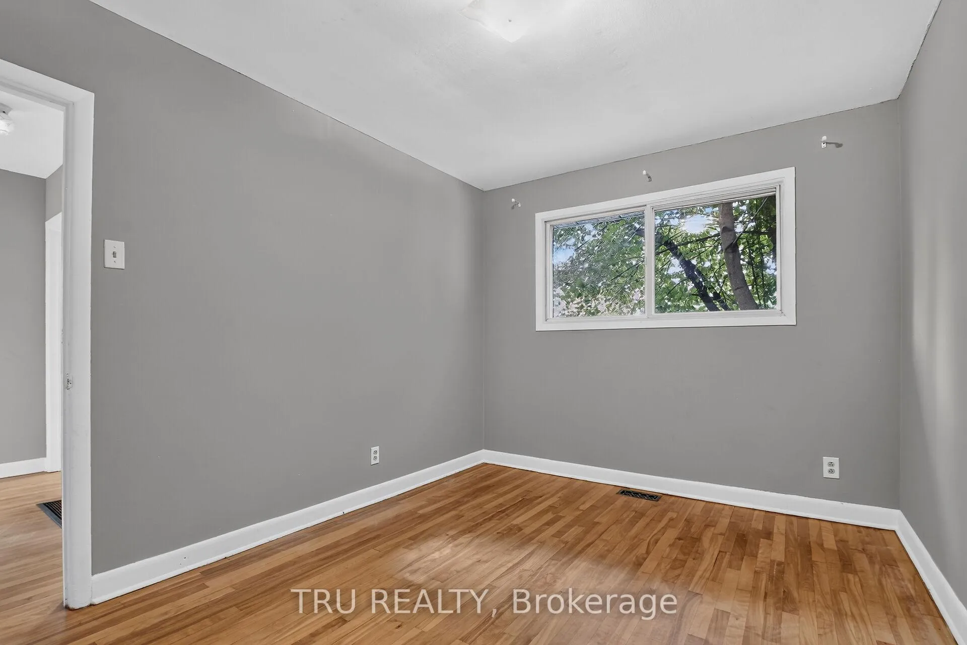Photo 18 of Unit A, 2428 Iris Street, Ottawa, Parkway Park — HOMEH
