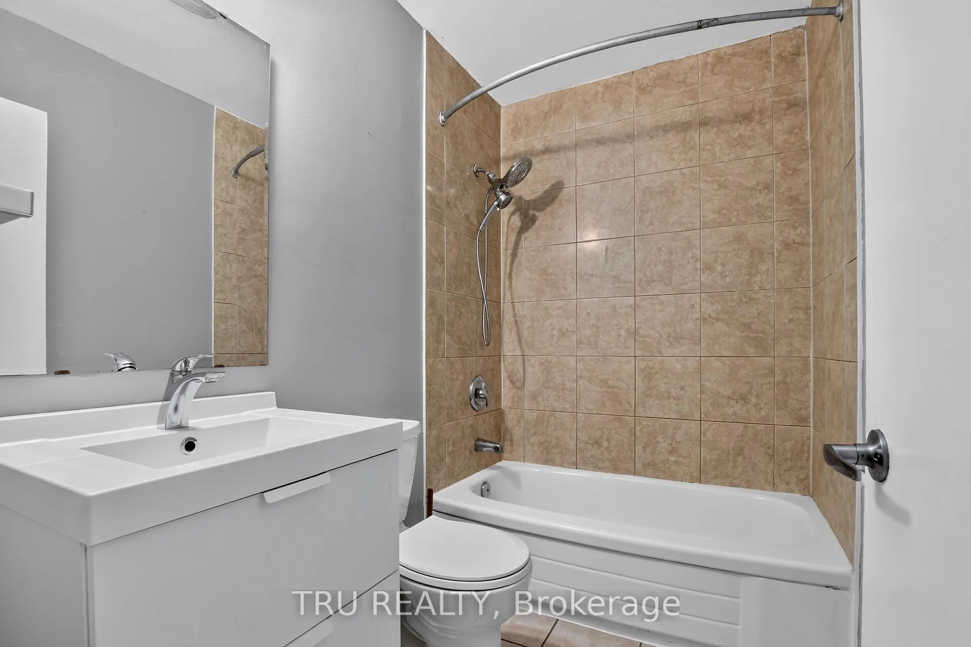 Photo 21 of Unit A, 2428 Iris Street, Ottawa, Parkway Park — HOMEH