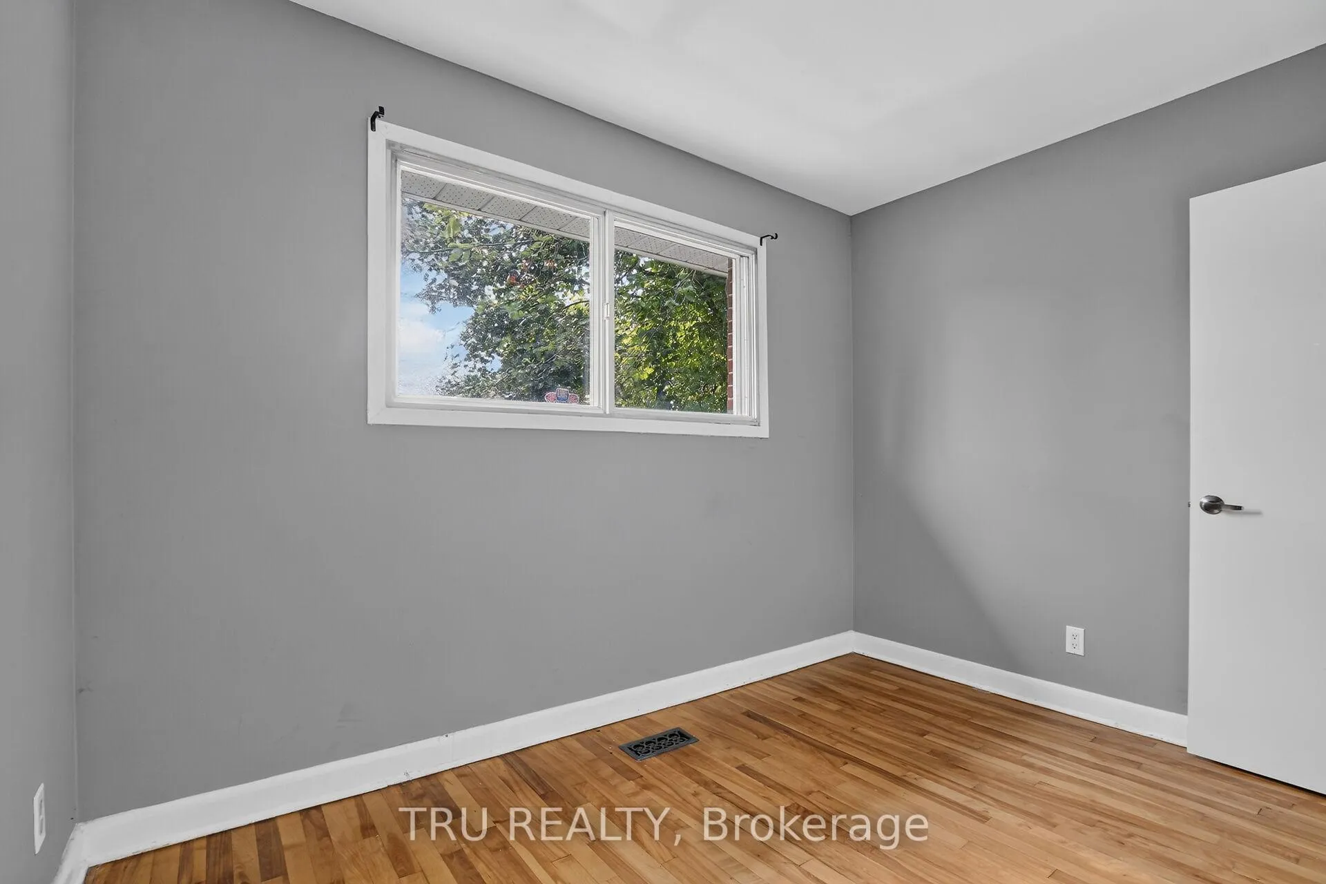 Photo 24 of Unit A, 2428 Iris Street, Ottawa, Parkway Park — HOMEH