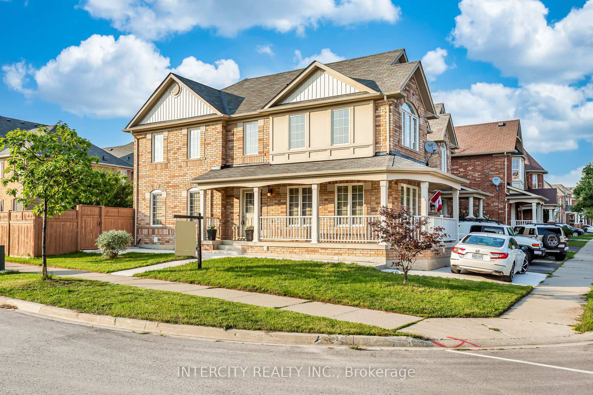 Photo 3 of 689 Ambroise Crescent N, Milton, Coates — HOMEH