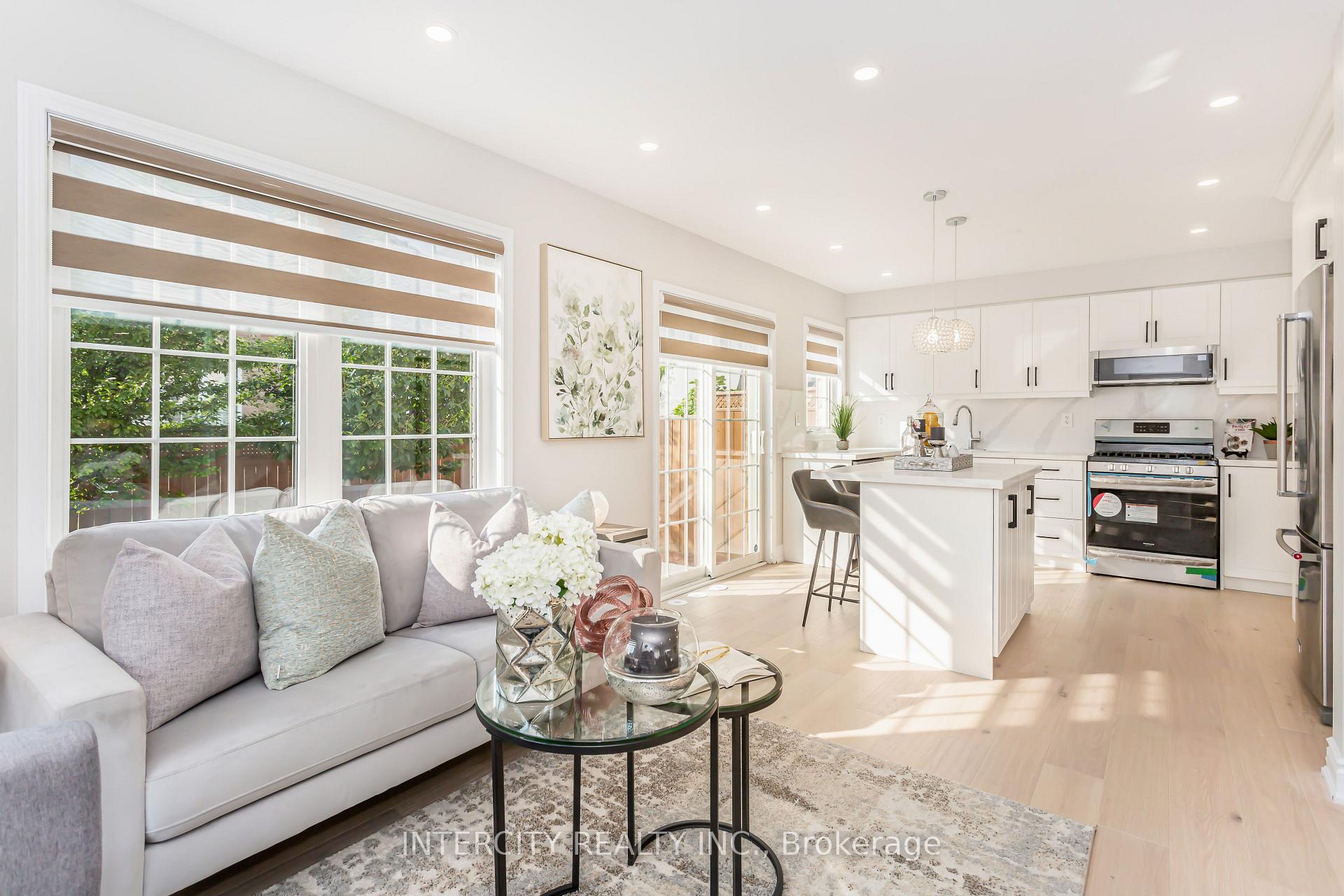 Photo 11 of 689 Ambroise Crescent N, Milton, Coates — HOMEH