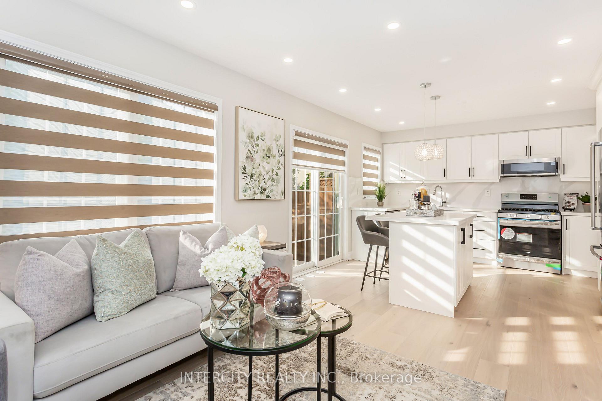 Photo 12 of 689 Ambroise Crescent N, Milton, Coates — HOMEH