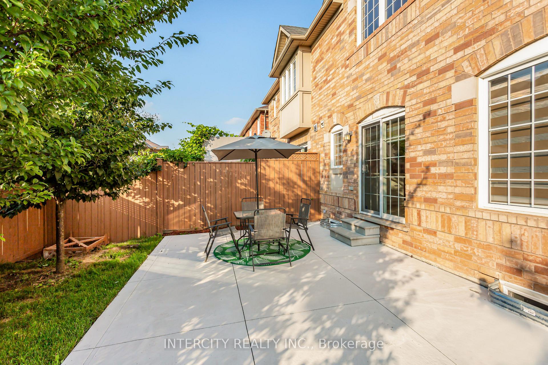 Photo 19 of 689 Ambroise Crescent N, Milton, Coates — HOMEH
