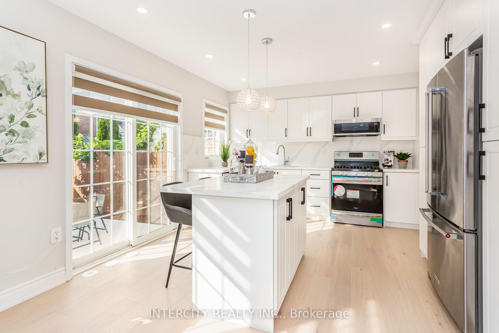 Photo 27 of 689 Ambroise Crescent N, Milton, Coates — HOMEH