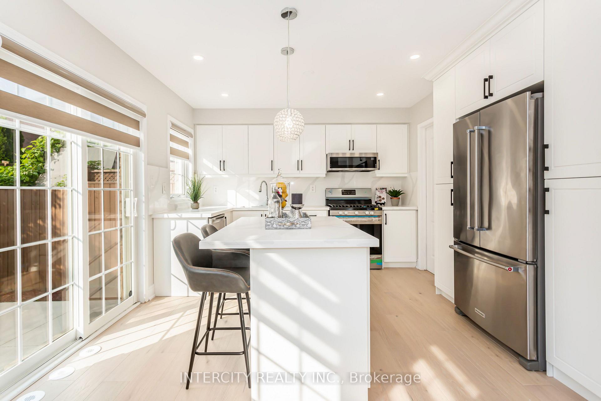 Photo 28 of 689 Ambroise Crescent N, Milton, Coates — HOMEH