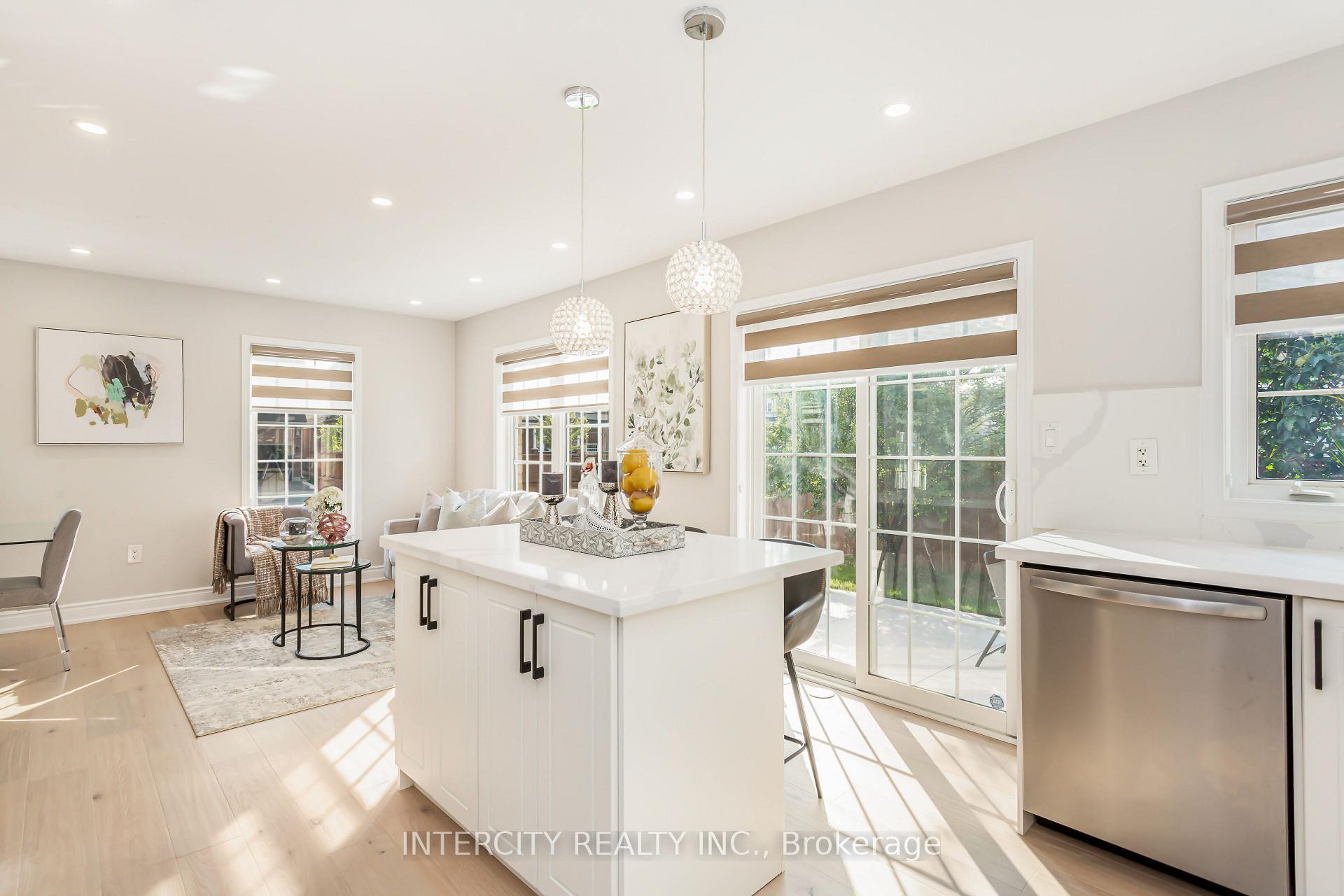 Photo 30 of 689 Ambroise Crescent N, Milton, Coates — HOMEH