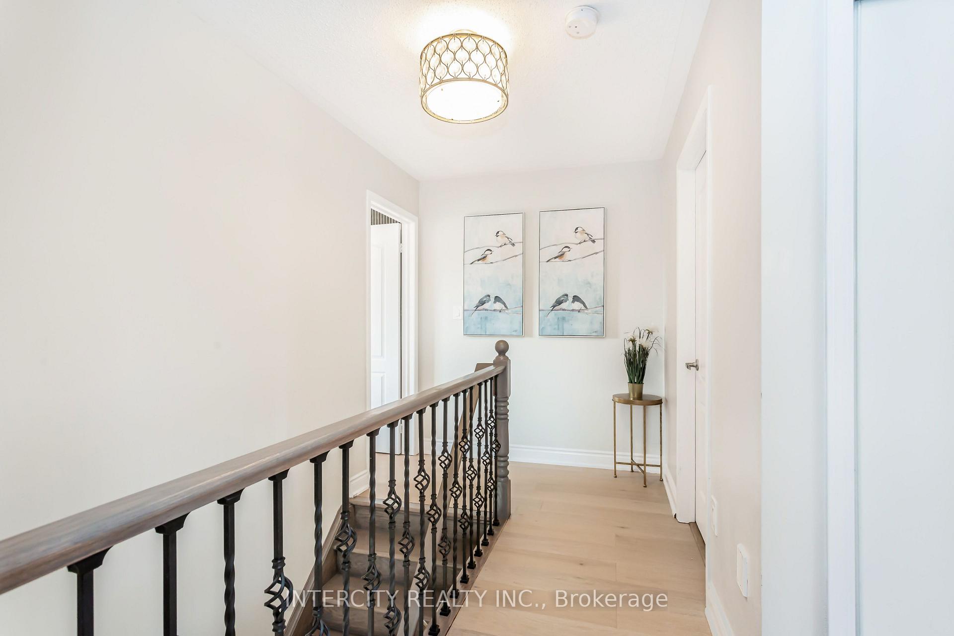 Photo 33 of 689 Ambroise Crescent N, Milton, Coates — HOMEH