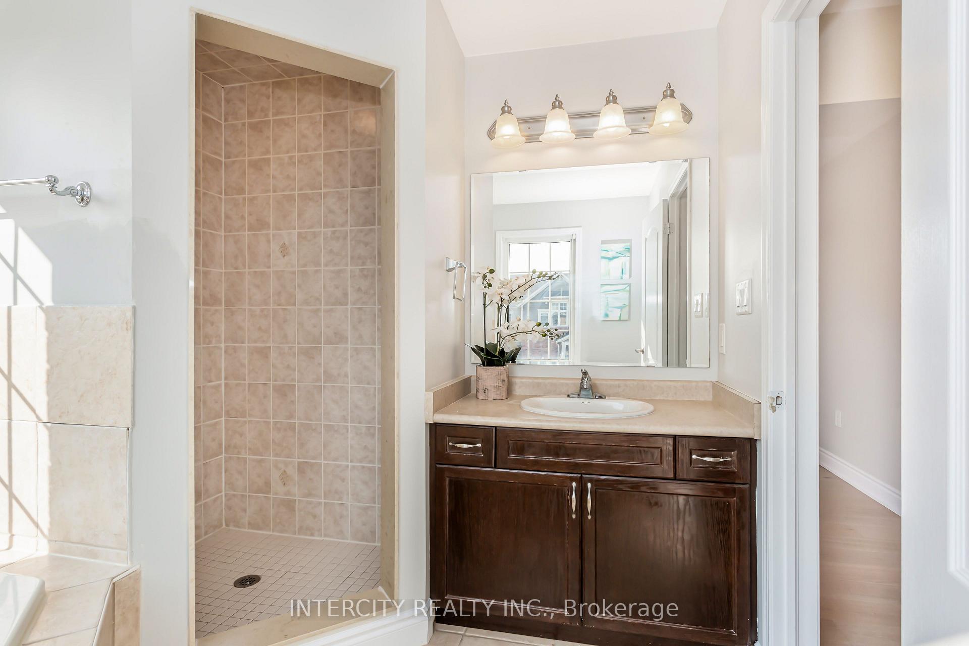 Photo 37 of 689 Ambroise Crescent N, Milton, Coates — HOMEH