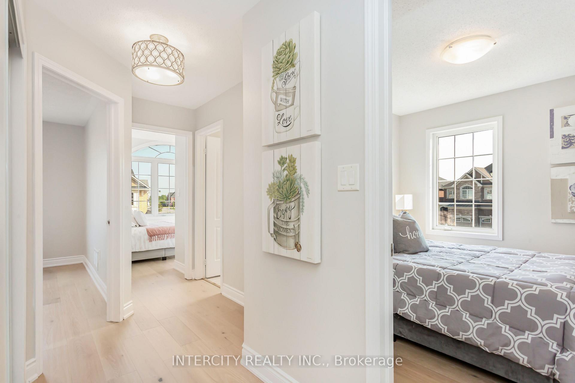 Photo 38 of 689 Ambroise Crescent N, Milton, Coates — HOMEH
