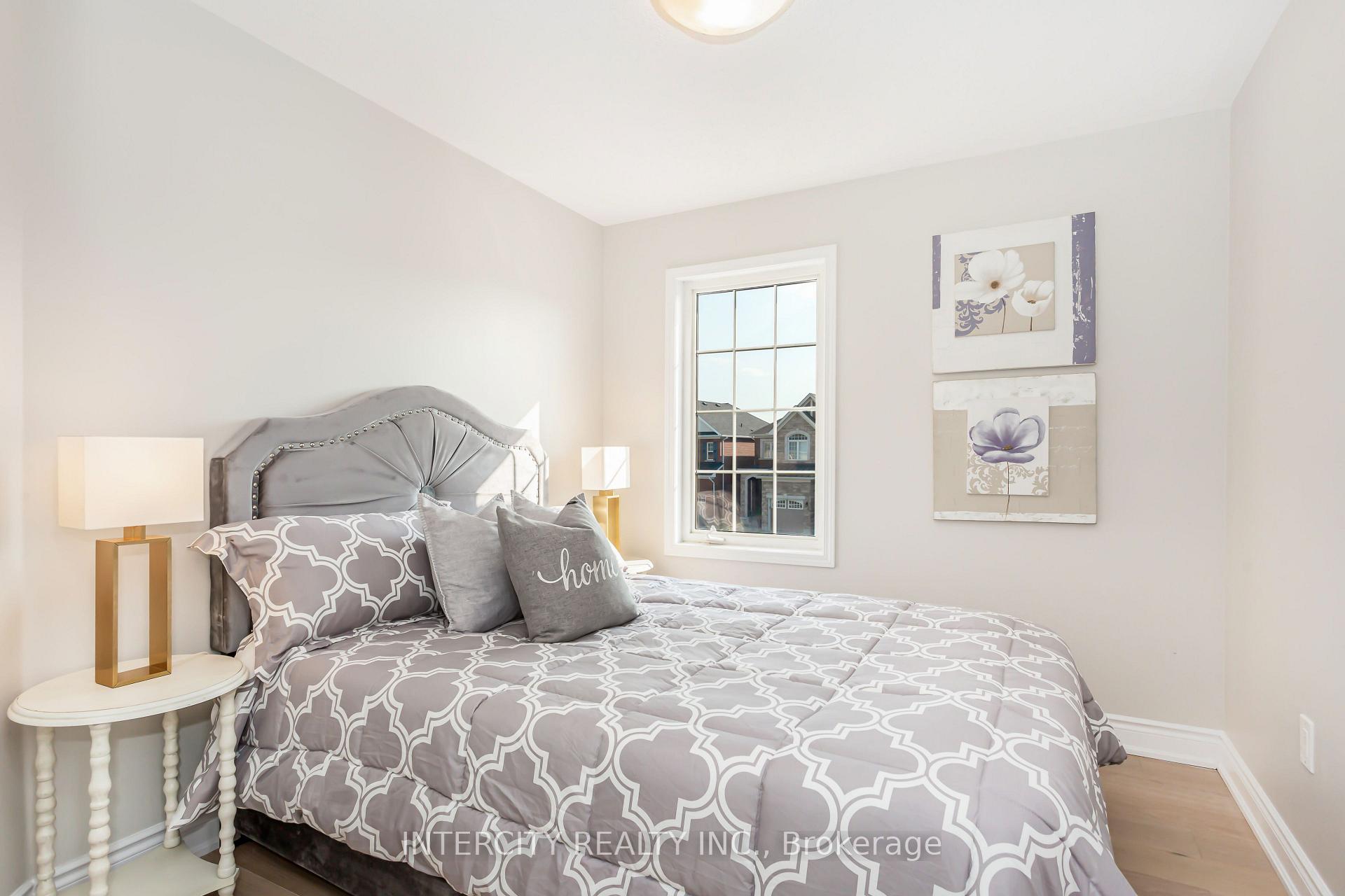 Photo 39 of 689 Ambroise Crescent N, Milton, Coates — HOMEH