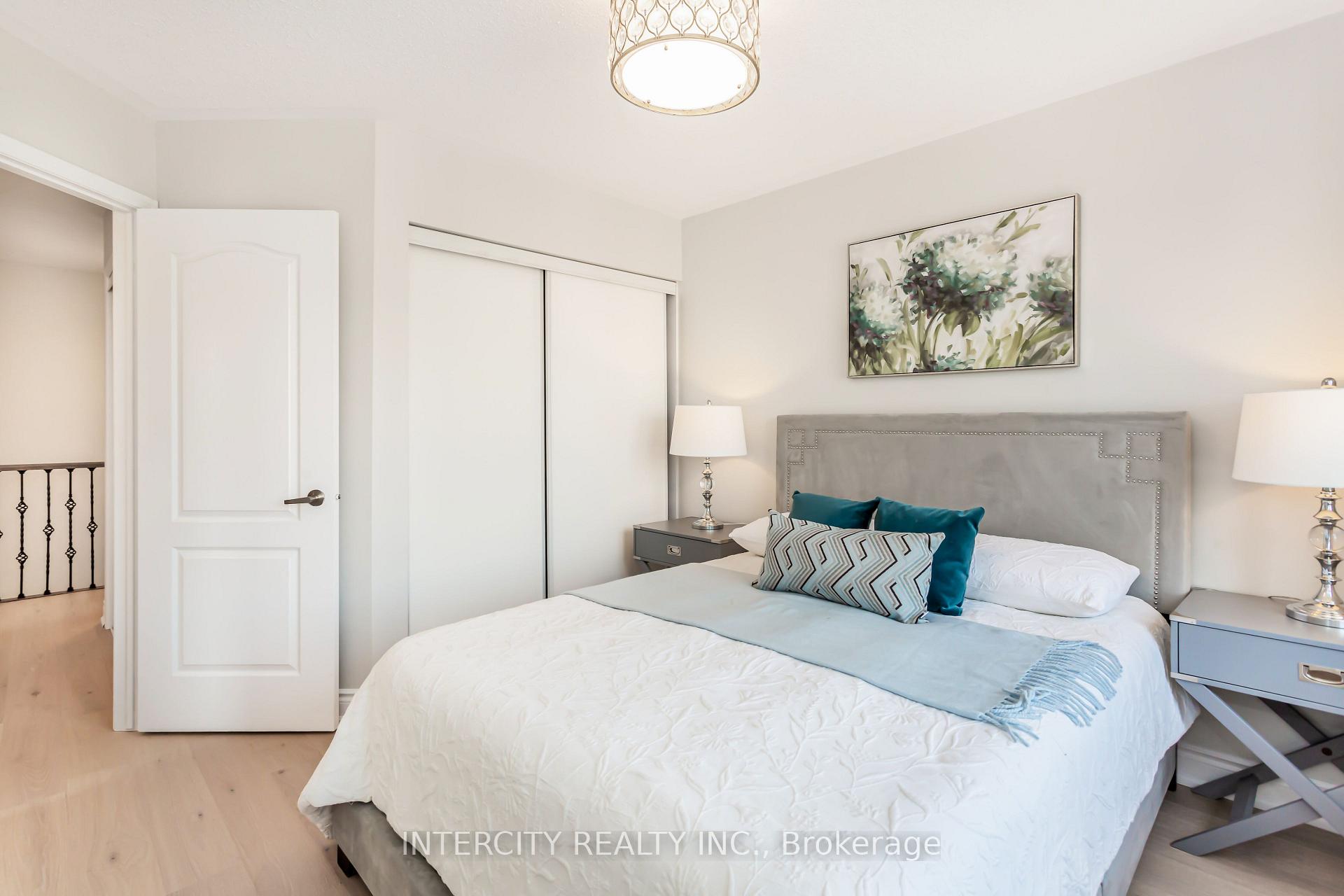Photo 41 of 689 Ambroise Crescent N, Milton, Coates — HOMEH