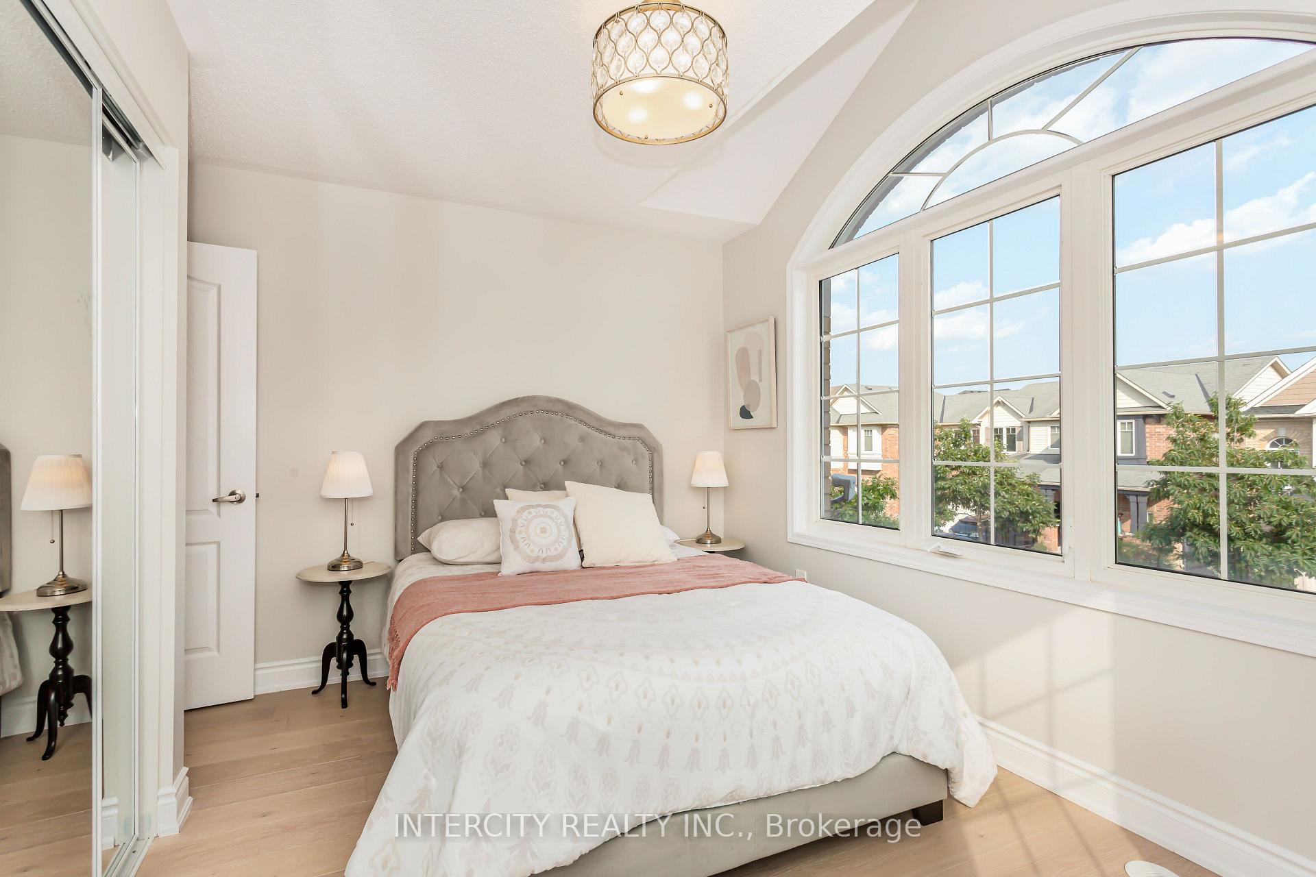 Photo 42 of 689 Ambroise Crescent N, Milton, Coates — HOMEH