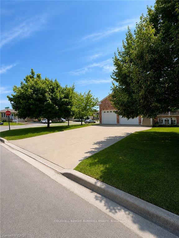 Photo 2 of 7 Spitfire Drive, Hamilton, Mount Hope — HOMEH