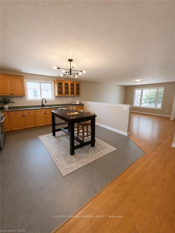 Photo 8 of 7 Spitfire Drive, Hamilton, Mount Hope — HOMEH