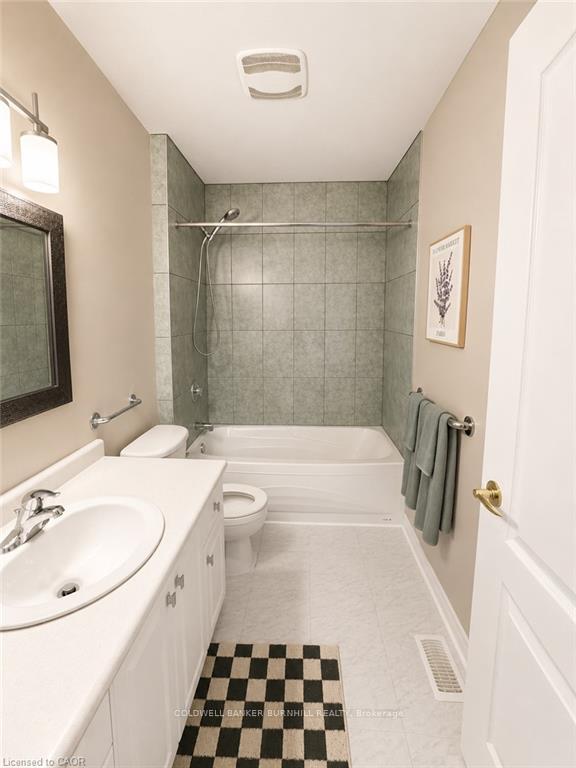 Photo 16 of 7 Spitfire Drive, Hamilton, Mount Hope — HOMEH