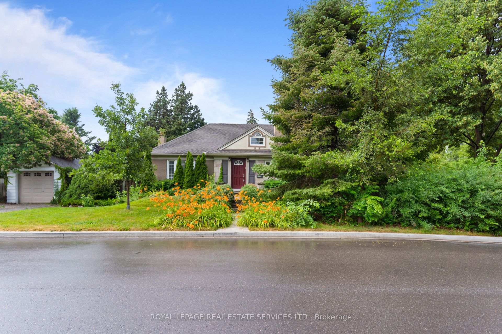 Photo 2 of 2 Glenroy Avenue, Etobicoke, Stonegate-Queensway — HOMEH