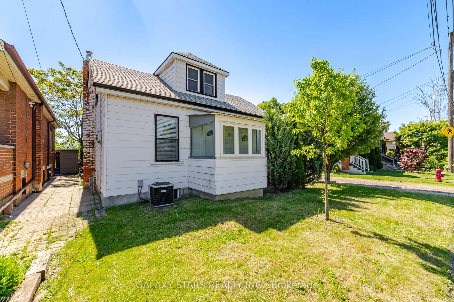 Photo 4 of 61 Paradise Road S, Hamilton, Westdale — HOMEH