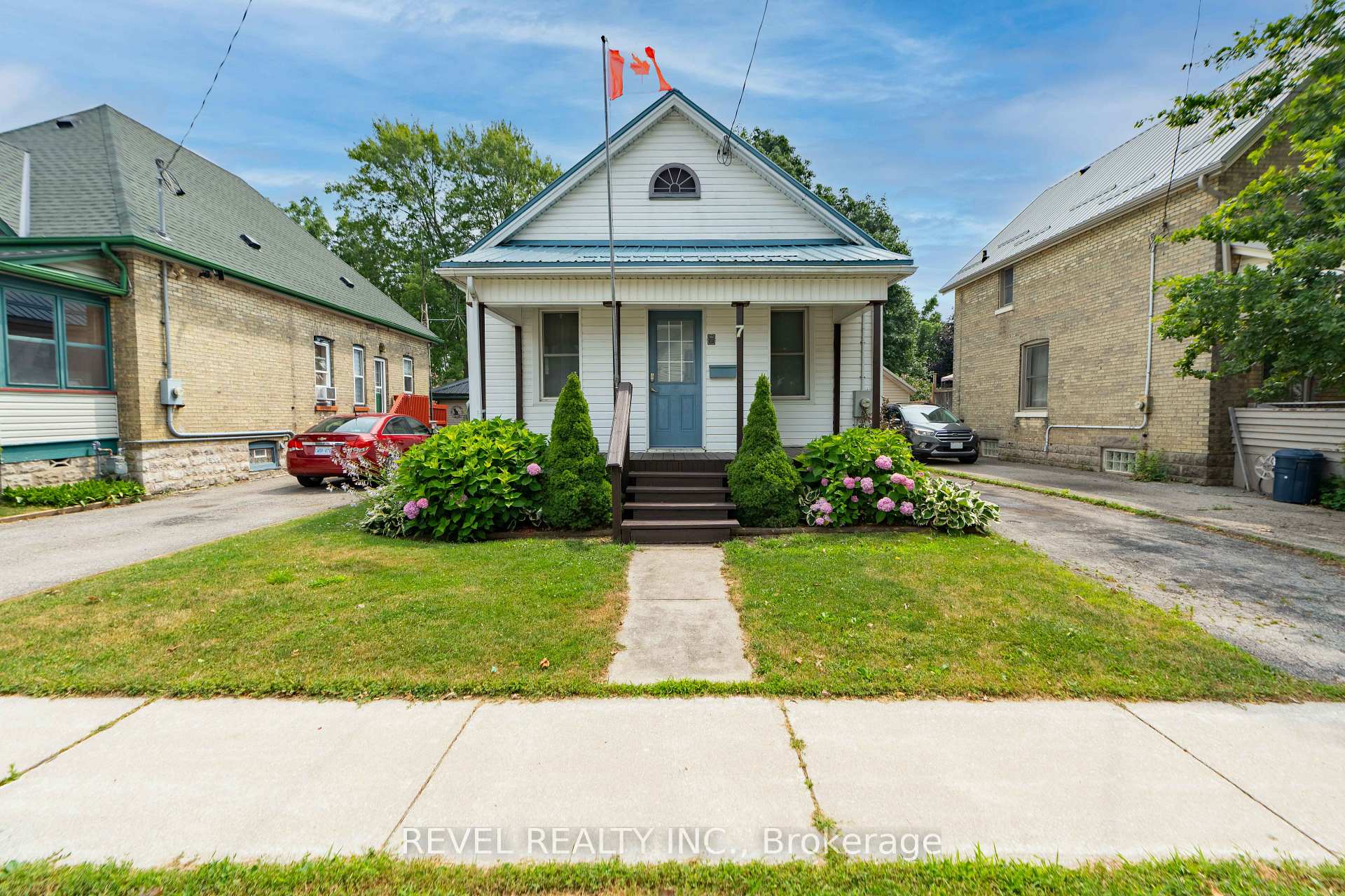 Photo 2 of 7 Maple Street, St. Thomas — HOMEH