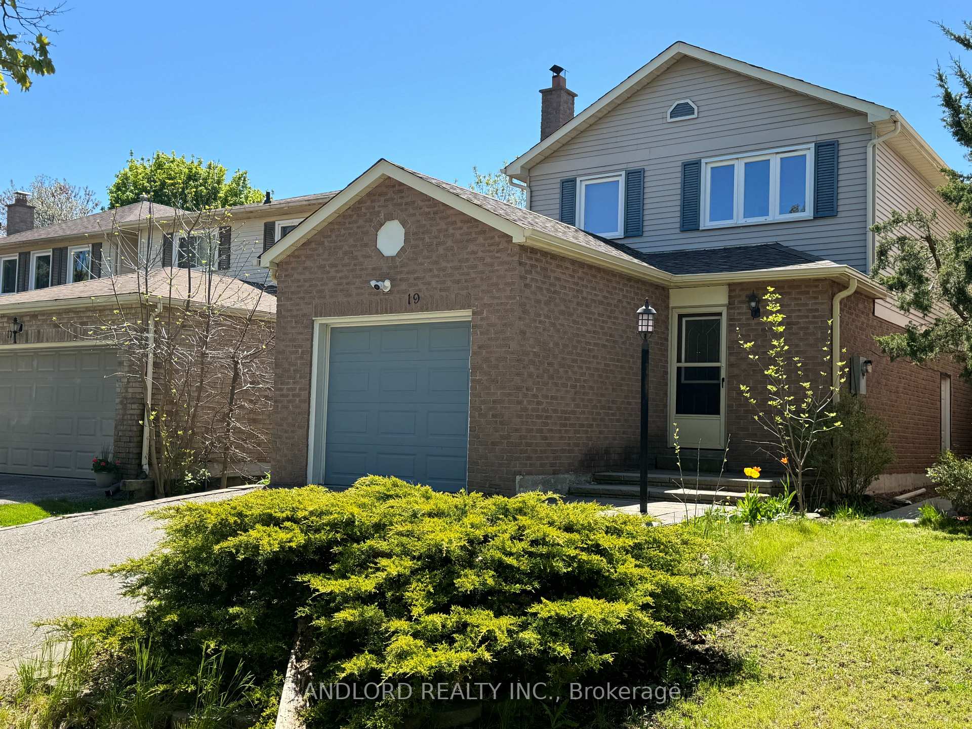Photo 2 of 19 Vanessa Road, Markham, Markville — HOMEH