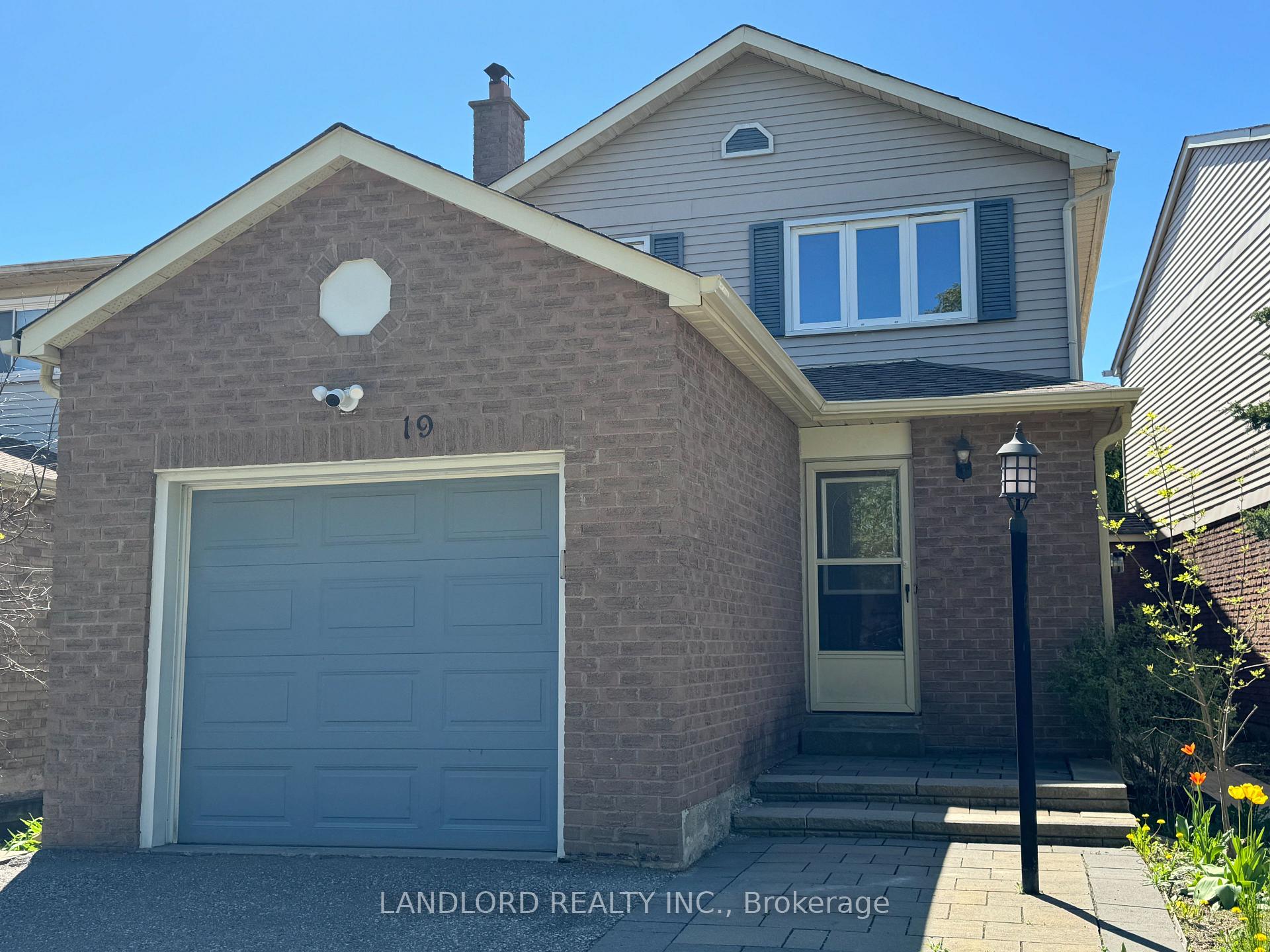 Photo 3 of 19 Vanessa Road, Markham, Markville — HOMEH