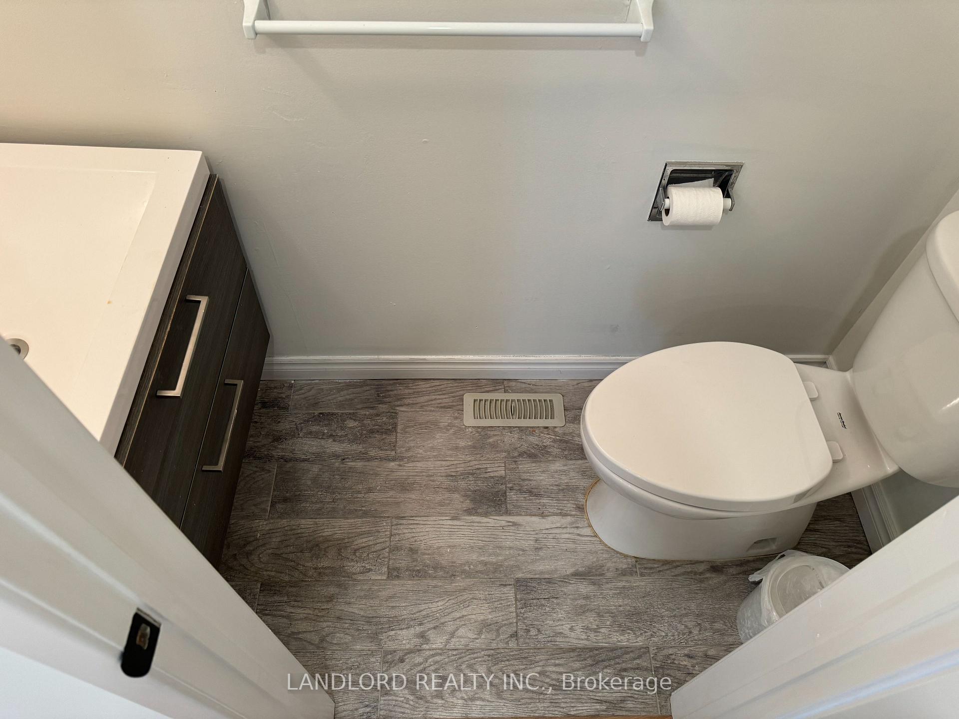 Photo 15 of 19 Vanessa Road, Markham, Markville — HOMEH