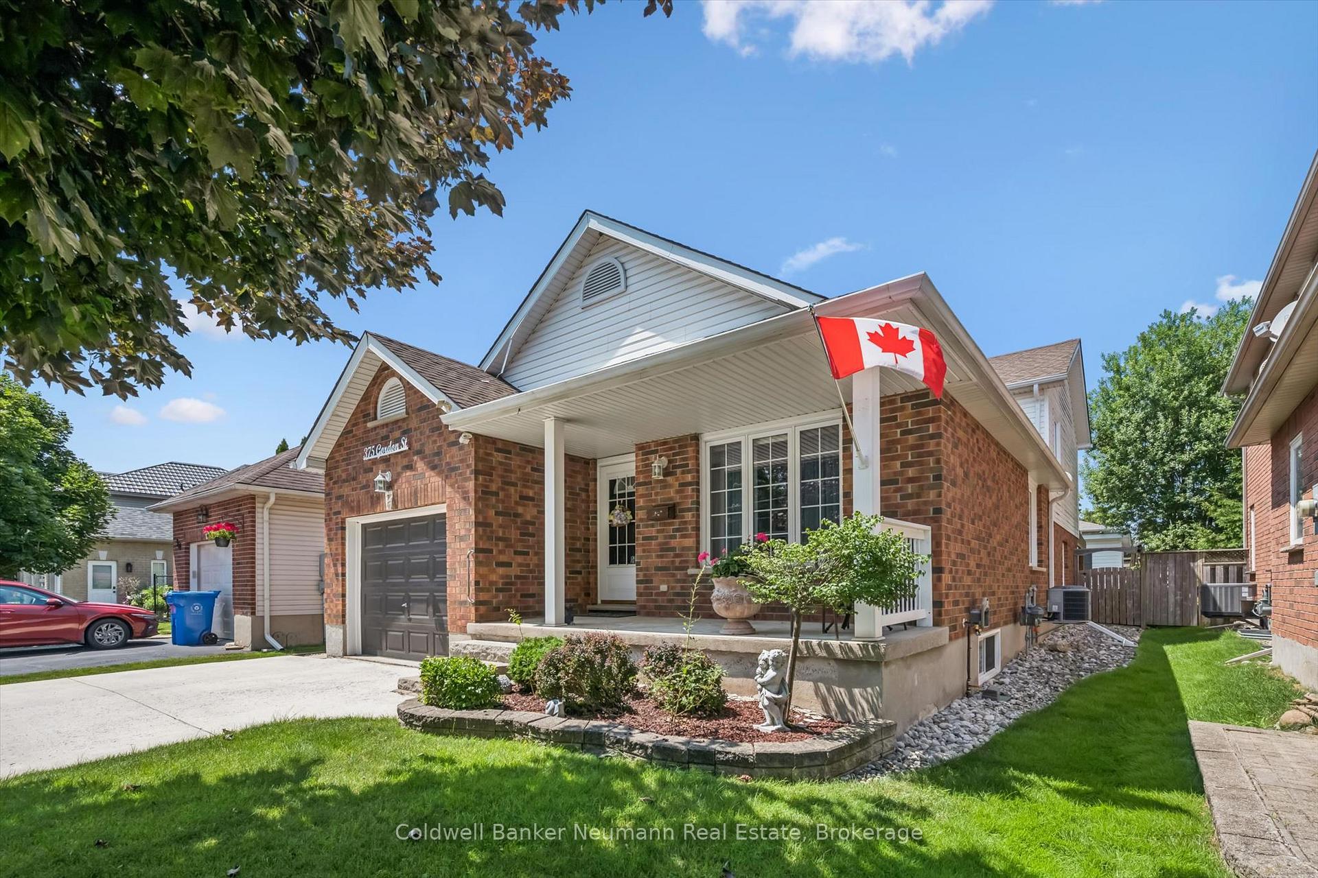 Photo 1 of 375 Gordon Street, Centre Wellington, Fergus — HOMEH