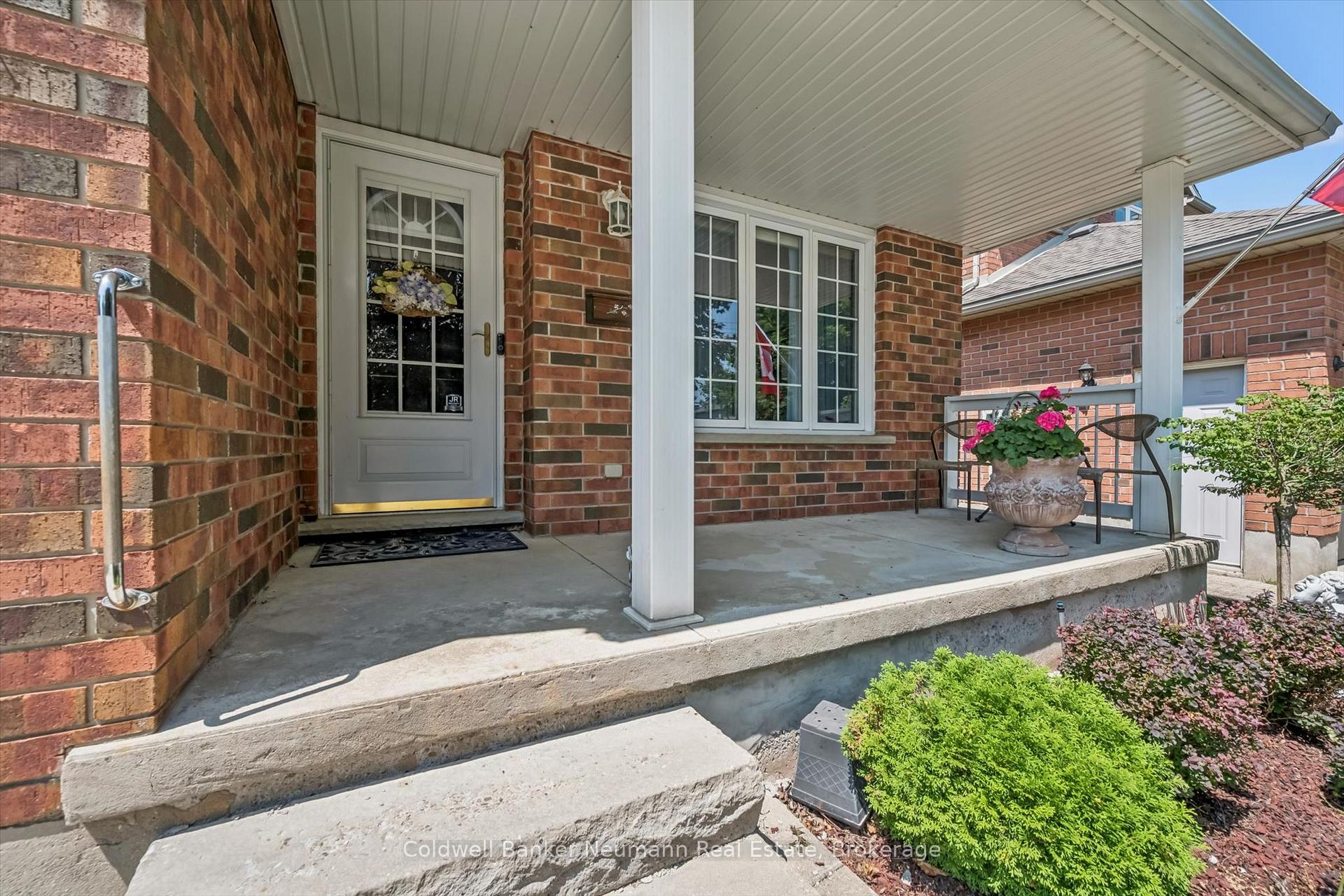 Photo 4 of 375 Gordon Street, Centre Wellington, Fergus — HOMEH