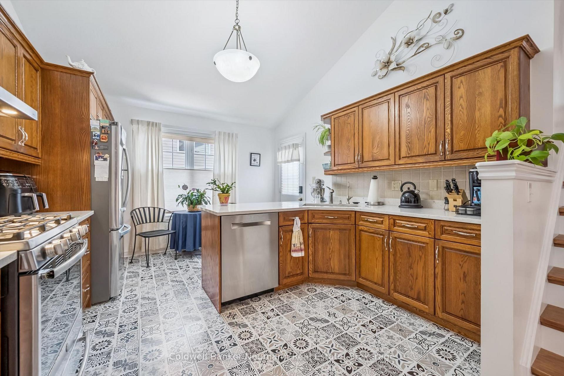 Photo 11 of 375 Gordon Street, Centre Wellington, Fergus — HOMEH