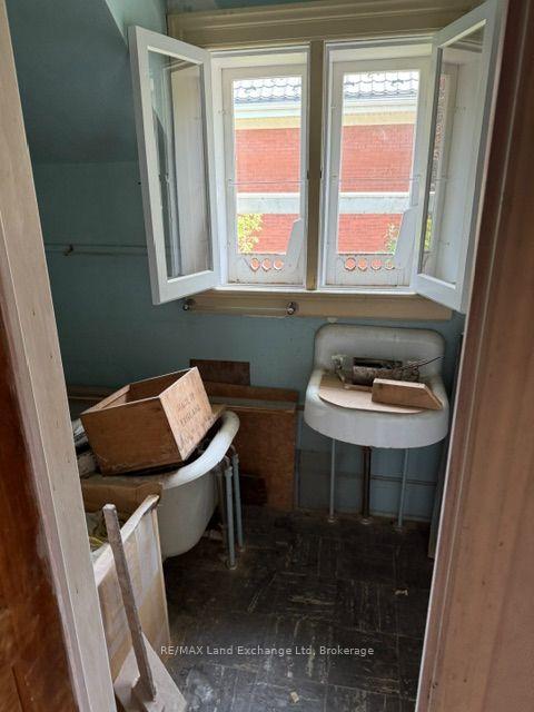 Photo 8 of 98 Trafalgar Street, Goderich, Goderich (Town) — HOMEH