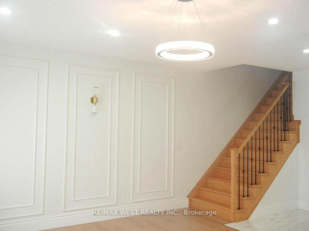 Photo 15 of 12 Waterstone Way, Whitby, Williamsburg — HOMEH