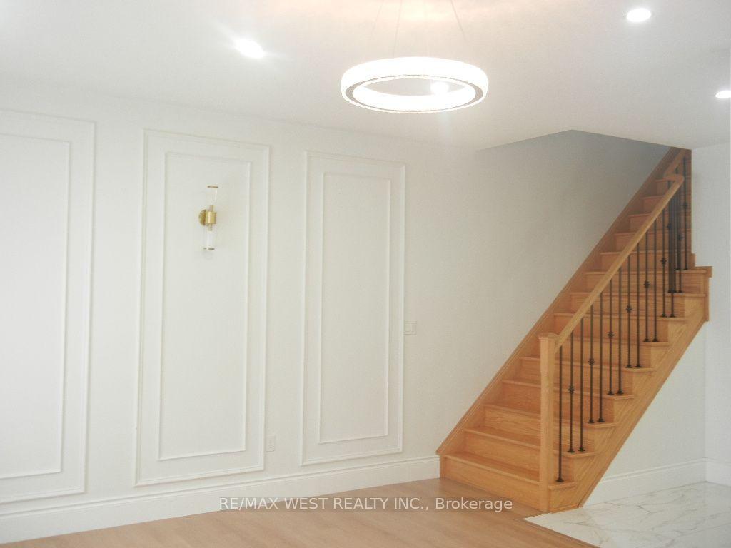 Photo 17 of 12 Waterstone Way, Whitby, Williamsburg — HOMEH