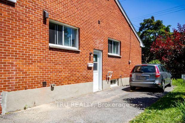 Photo 2 of Unit B, 2430 Iris Street, Ottawa, Parkway Park — HOMEH