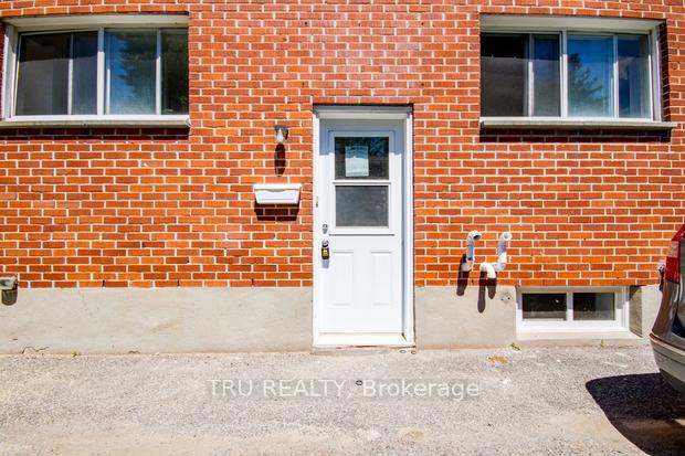 Photo 3 of Unit B, 2430 Iris Street, Ottawa, Parkway Park — HOMEH