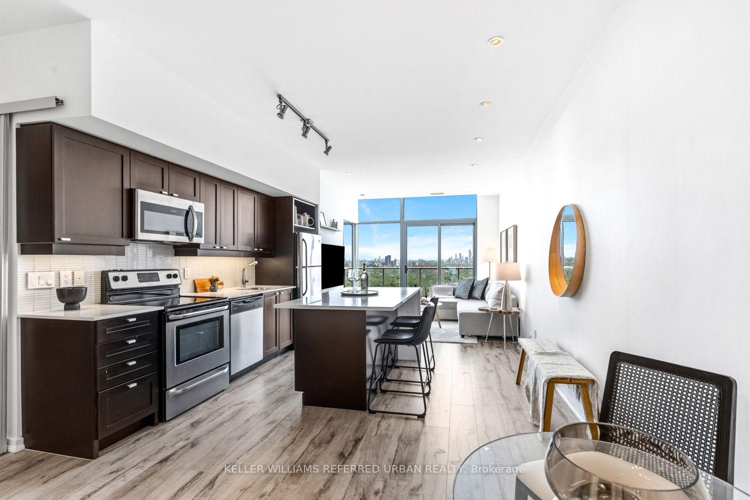 Photo 5 of Unit PH3513, 105 The Queensway, Toronto, High Park-Swansea — HOMEH