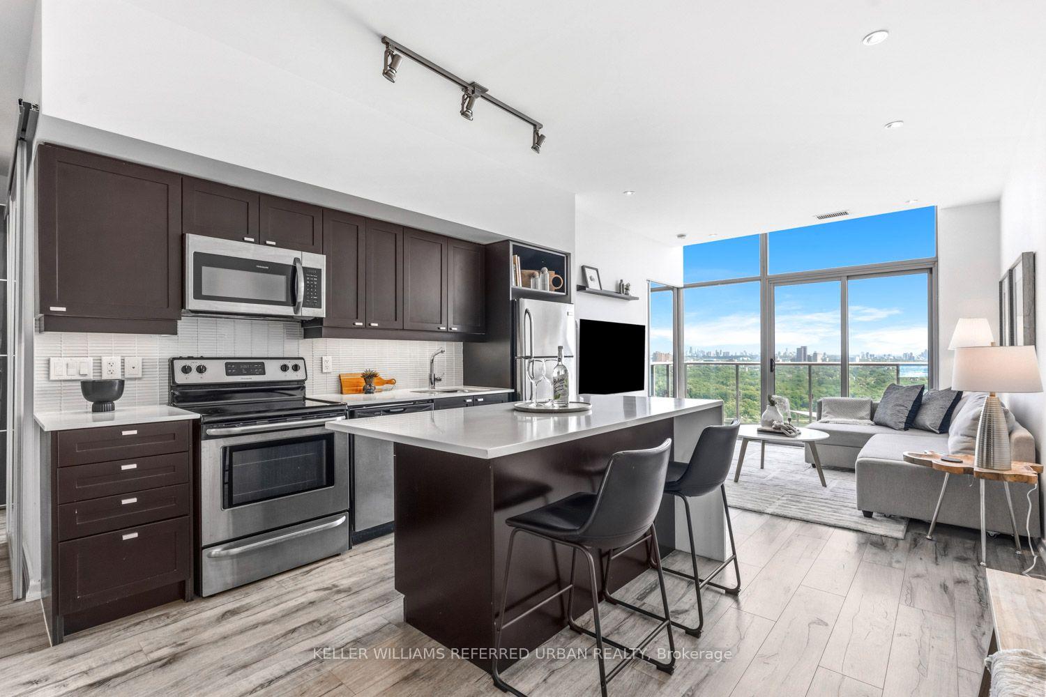 Photo 6 of Unit PH3513, 105 The Queensway, Toronto, High Park-Swansea — HOMEH